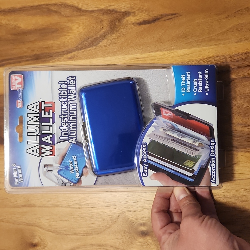 Aluminum wallet